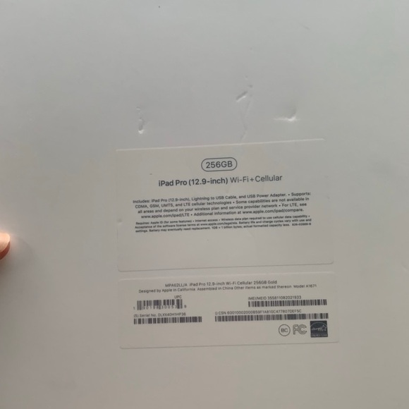 Apple pro 12.9 inch 256GB - Picture 2 of 2